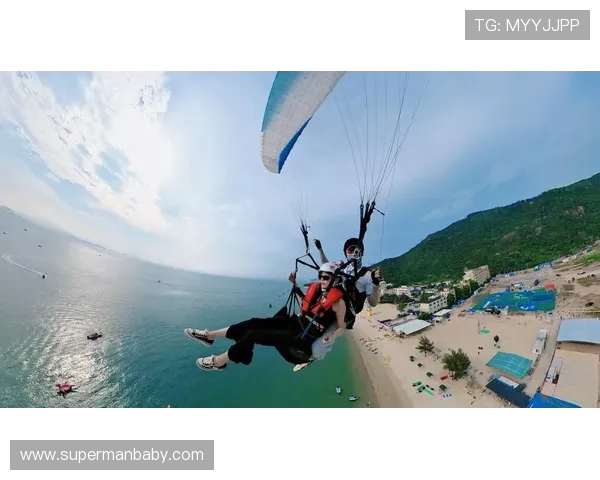 极限跳伞运动员挑战高空坠落极限值